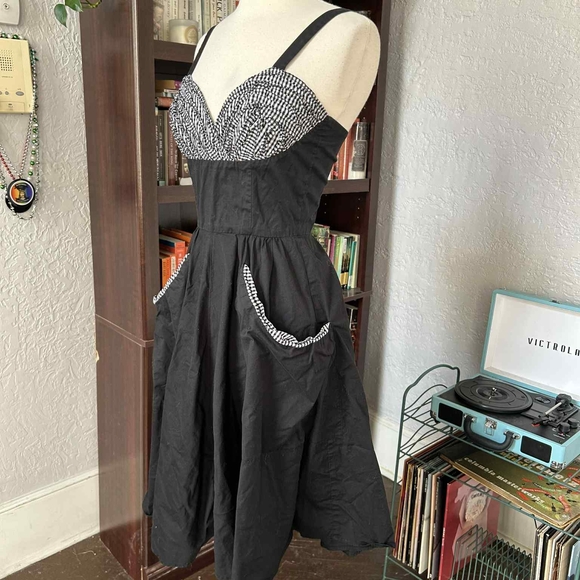 Trashy Diva Black and White Midi Dress - Picture 2 of 5